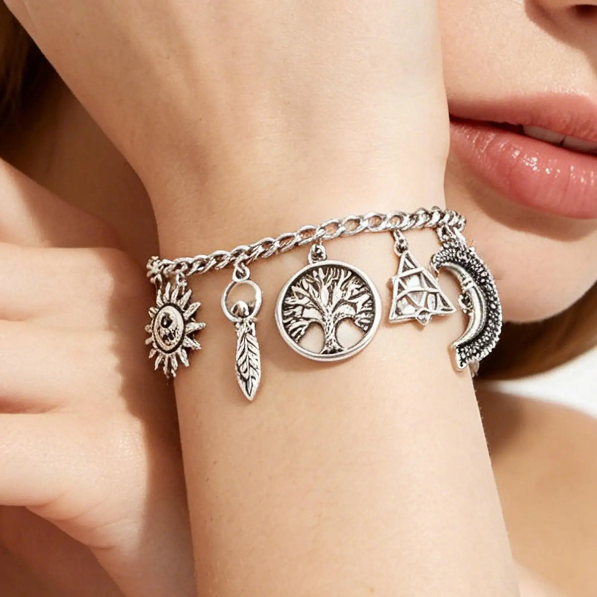 Women's Charm Bracelets Lightweight Adjustable Ziny Alloy Gothic Vintage Witchy Charm Bracelet for Dating Prom Ceremony