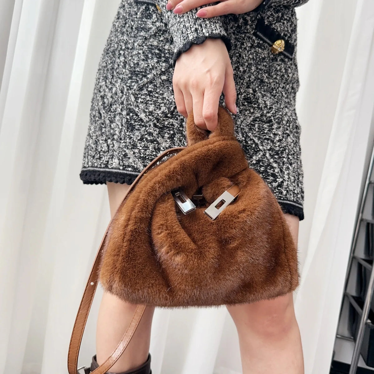 Fashionable Women's Bags Trend 2025 Faux Fur Shoulder Bags Plush Faux Mink Luxury Handbags Chic Crossbody Bag Solid Color Purses